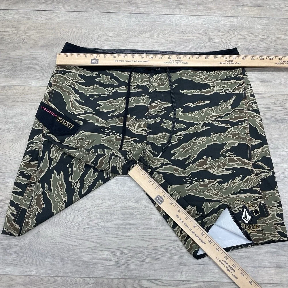 Volcom Mod Tech Hawaii Tiger Stripe Camo Board Shorts Men Sz 38 Surf Skate Beach